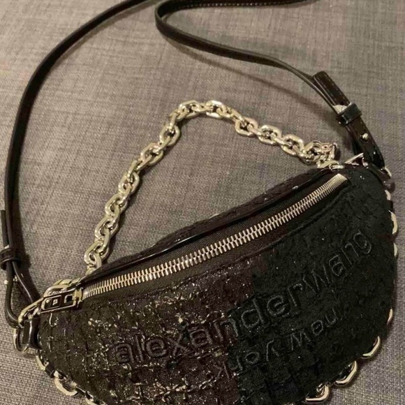 alexander wang mini attica velvet backpack - Leather - White The Attica fanny pack from Alexander Wang was such a success that the brand decided to follow up with a backpack version Alexander Wang Chain-Link Belt Bag